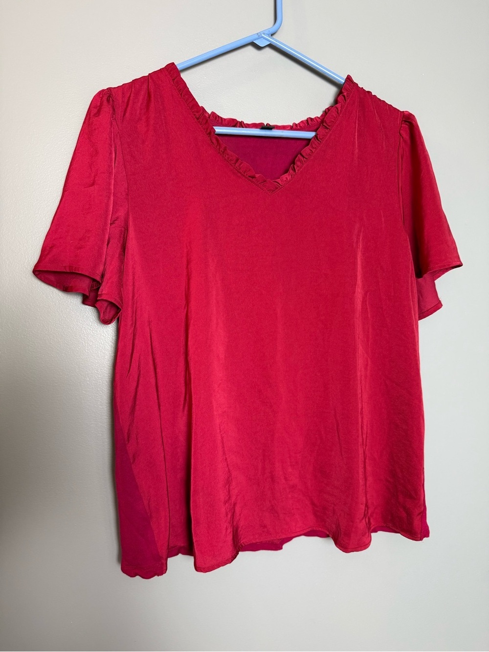 Ann Taylor Ruffle V-Neck Short Sleeve Fuscia Knit Blouse Sz LP